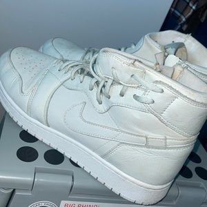 Unique Jordan’s with cool laces